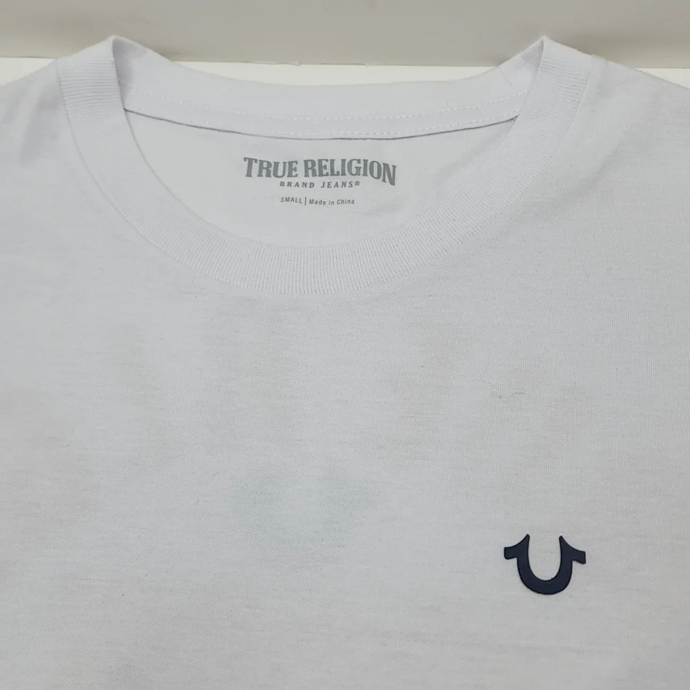 TRUE RELIGION WHITE TSHIRT SIZE SMALL